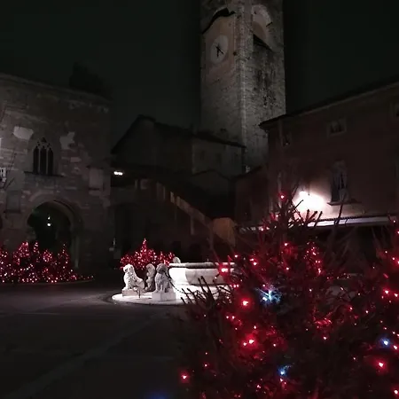 Piazza Vecchia Διαμέρισμα *