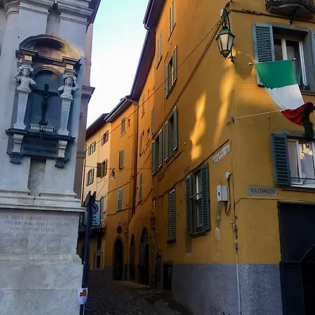 Piazza Vecchia Διαμέρισμα